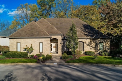 4270 Llanfair Ct, Columbus, OH 43221 - photo 3