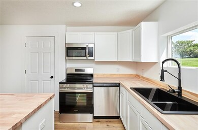 812 1st St N, Newton, IA 50208 - photo 5