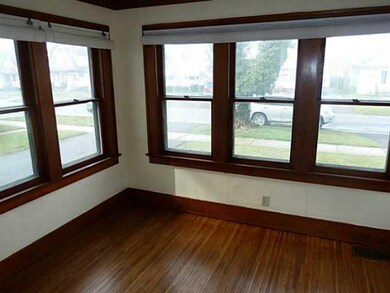Studio/Study/Office. Florida room used to be an en