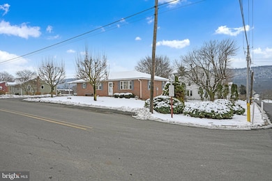 703 E Chestnut St, Hegins, PA 17938 - photo 2