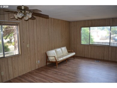 748 S Bridge St, Prairie City, OR 97869 - photo 2