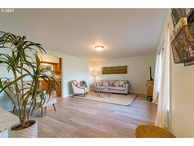 214 Grizzly Ave, Eugene, OR 97404 - photo 3