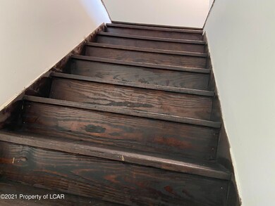 429 CARBON ST. FREELAND STAIRS