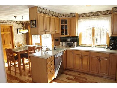 184 Tara Ln, Woonsocket, RI 02895 - photo 2