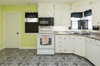 2411 Reynolds Ln, Des Moines, IA 50317 - photo 6