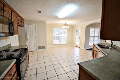 Kitchen and breakfast area