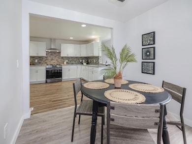 520 Della St-110