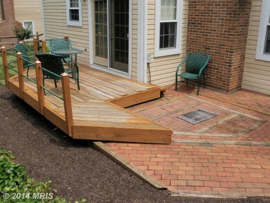 46459 Cedarhurst Dr, Sterling, VA 20165 - photo 2