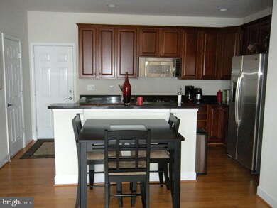 2227 Oberlin Dr unit 335A, Woodbridge, VA 22191 - photo 5
