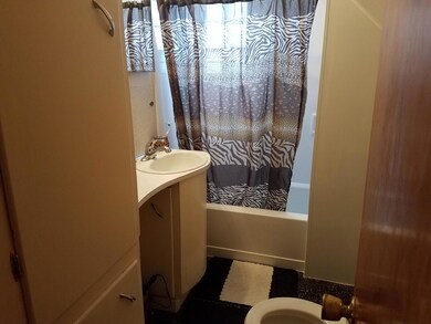 221 Metcalf St, Maxwell, IA 50161 - photo 6