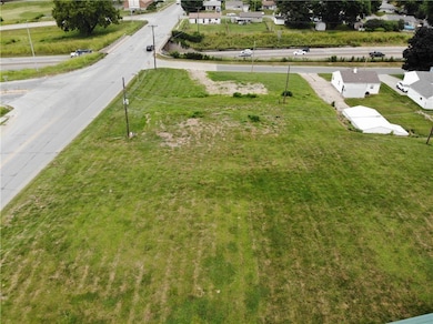 2221/2223 S 22nd St, Saint Joseph, MO 64503 - photo 3