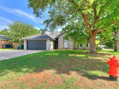 10001 Hollyhead Way, Yukon, OK 73099 - photo 3