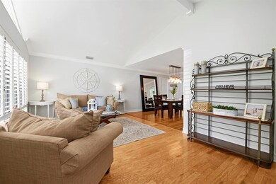 Foyer/Formal Living