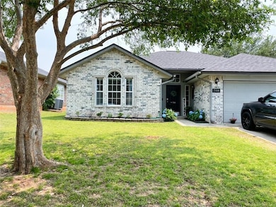 708 Coopers Hawk Dr, Norman, OK 73072 - photo 2