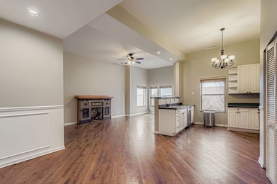 4653 N Lawndale Ave unit 3S, Chicago, IL 60625 - photo 4