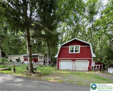 380 Chapman St, Jim Thorpe, PA 18229 - photo 2