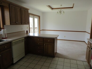 Kitchen:Dining RM