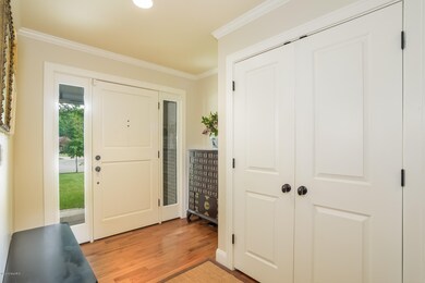 005-Foyer-2944238-medium