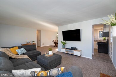 6813 Collinsdale Rd, Parkville, MD 21234 - photo 6