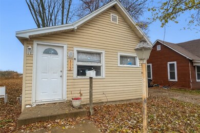 311 & 313 Saint Clair St unit 313, Paris, IL 61944 - photo 2