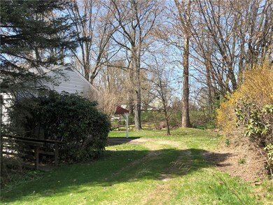Side driveway from the main street