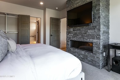 6_Primary-En-Suite_1800x1200_4227925