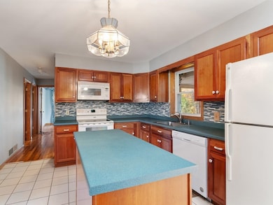 Center island for food prep