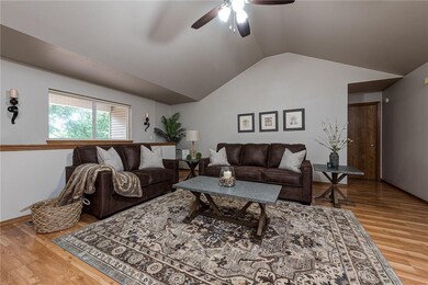 Vaulted ceilings & natural light