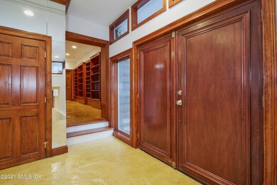 ENTRY / HALL