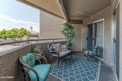 1720 East Thunderbird Road-large-021-026