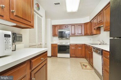 8101 Connecticut Ave unit S503, Chevy Chase, MD 20815 - photo 7