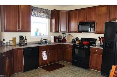 3820 Stumpy Lake Ln, Virginia Beach, VA 23456 - photo 3