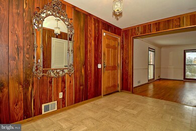 8806 Tallyho Trail, Potomac, MD 20854 - photo 2