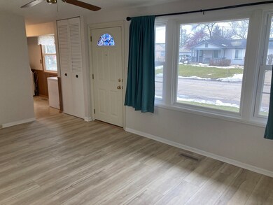 304 Amarillo Dr, Carpentersville, IL 60110 - photo 2