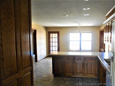 3008 Claremont Dr, Bartlesville, OK 74006 - photo 5