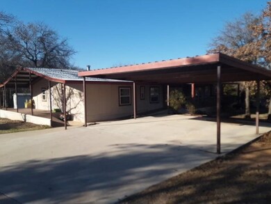 211 Briar Oaks Dr, Azle, TX 76020 - photo 2