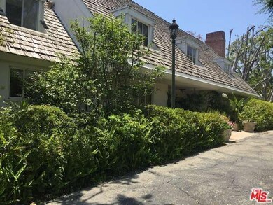 901 Benedict Canyon Dr, Beverly Hills, CA 90210 - photo 2