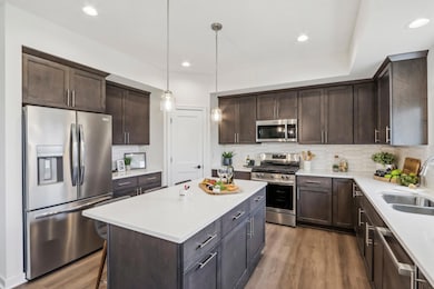 2684 Mapleton Av 02 Kitchen