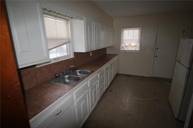 6833 Agnes Ave, Kansas City, MO 64132 - photo 5