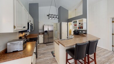 1706-Ivalea-Cir-Kitchen