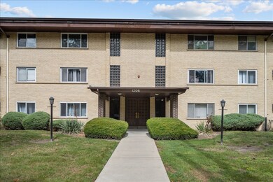 1206 E Fairview St unit 305, Arlington Heights, IL 60005 - photo 2