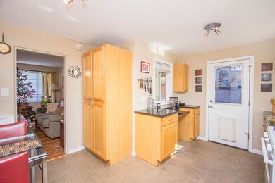 1039 E Devonshire