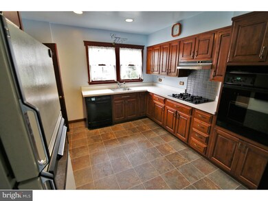 728 Kedron Ave, Morton, PA 19070 - photo 6