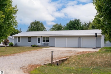 1004 Bishop Ln, Weidman, MI 48893 - photo 2