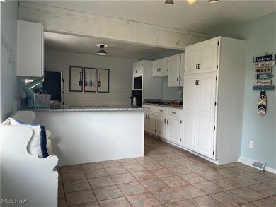 2542 W 8th St, Ashtabula, OH 44004 - photo 5