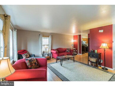 712 Sandalwood Ln, Norristown, PA 19403 - photo 3