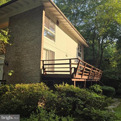 10612 Crossing Creek Rd, Potomac, MD 20854 - photo 2