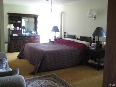 1982 Linden Ln, Whitehall, PA 18052 - photo 6