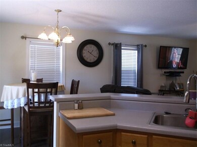 409 Thomas St, Reidsville, NC 27320 - photo 7