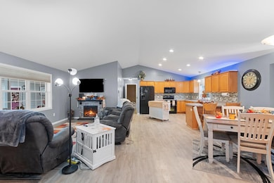 1410 Alcan Dr, Menasha, WI 54952 - photo 3